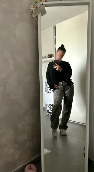 Büsra, 21