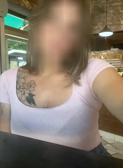 Büsra, 40