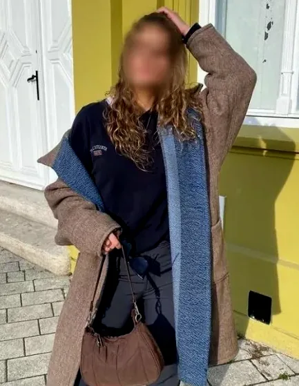 Daniela, 22