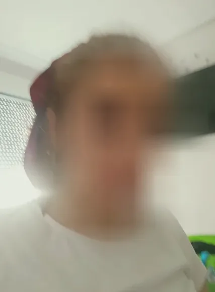 Ela, 28