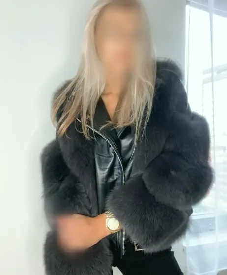 Larissa, 28