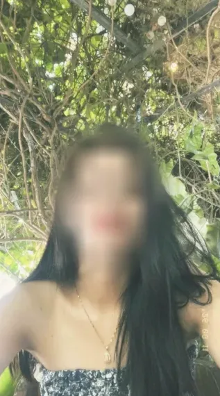Manuela, 24