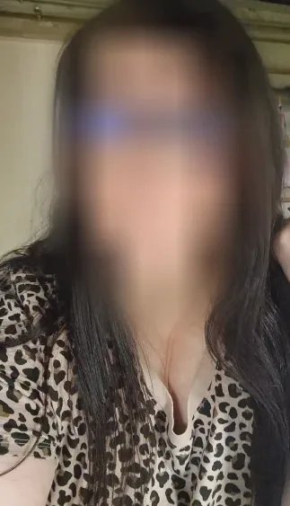 Nadine, 33