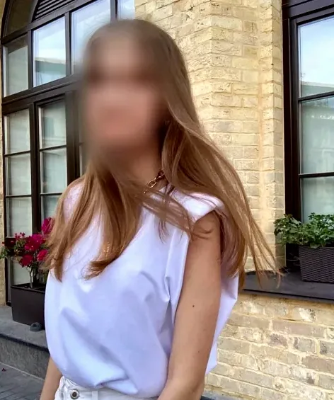 Neele, 23