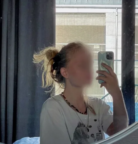 Pauline, 19