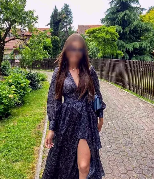 Pia, 24