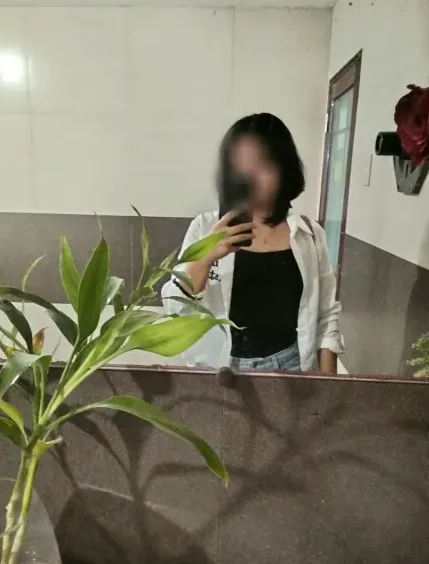 Stefanie, 25