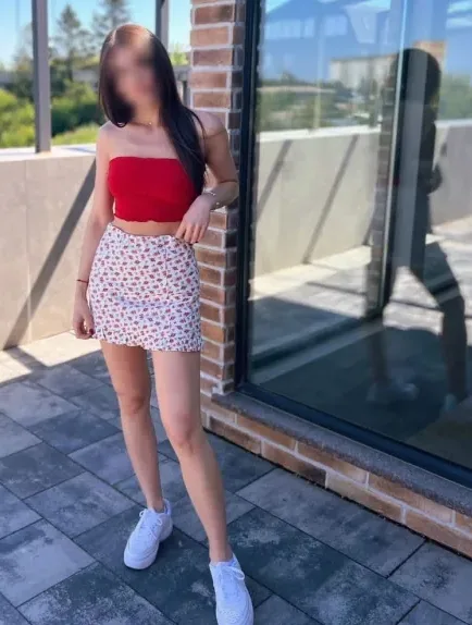 Tanja, 28