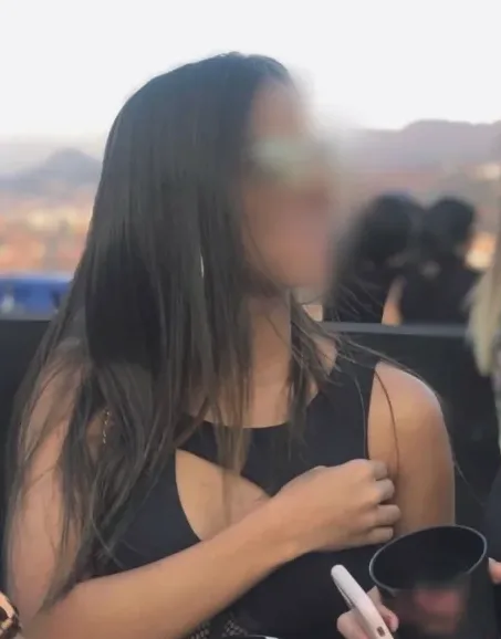 Viktoria, 23